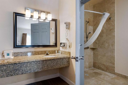 Quality Inn & Suites Huntington Beach image 10